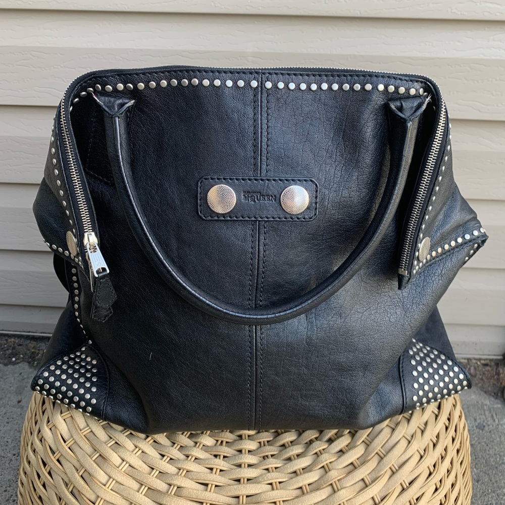 🎉HP🎉Alexander McQueen✨RARE✨Large Studded De Manta Tote Bag